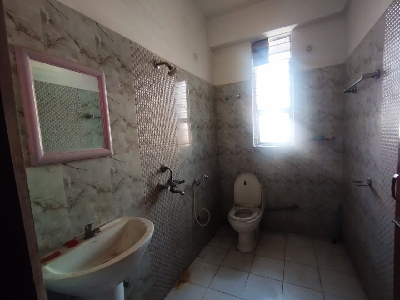 Unfurnished 3bhk in Ganesh Mandir Road, Jayanta Nagar, Noonmati, Guwahati, Assam, India for Rent